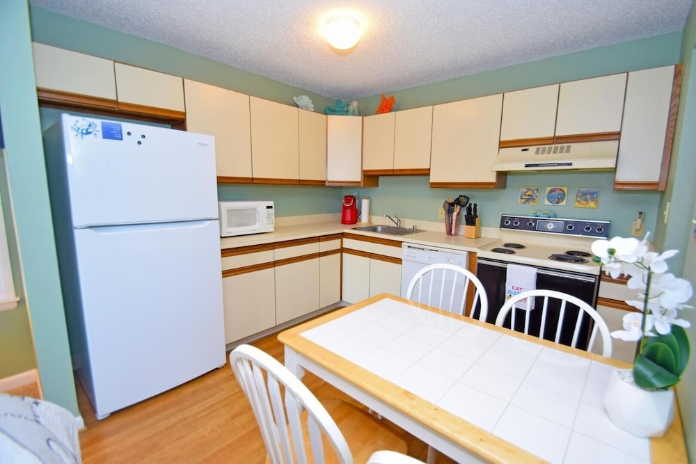 Sunset Landing 24 2 Bedroom Townhouse by RedAwning view 2