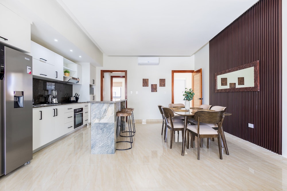 2BR Oasis in Eden Tropical - BBQ Pool Near Beach