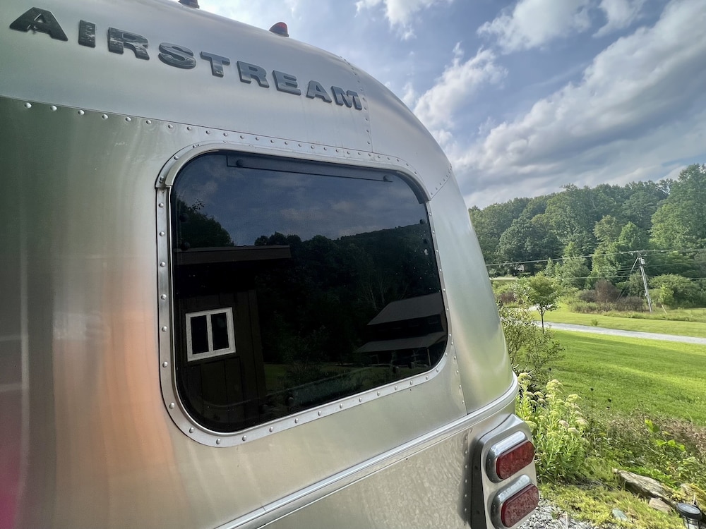 Glamping In The Mountains 1 Bedroom Home by RedAwning view 4