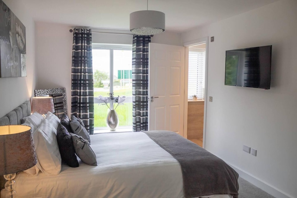 Spacious 2 Bedroom Modern Apartment in Inverness view 2