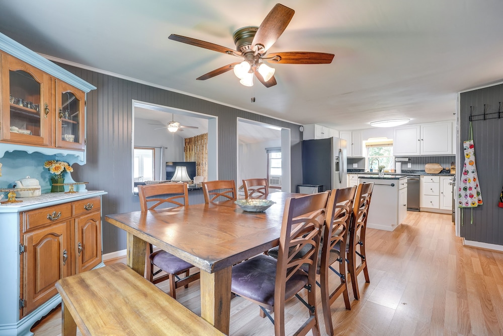 Kayaks, Rowboat & Game Room - Lake Gilead Getaway!