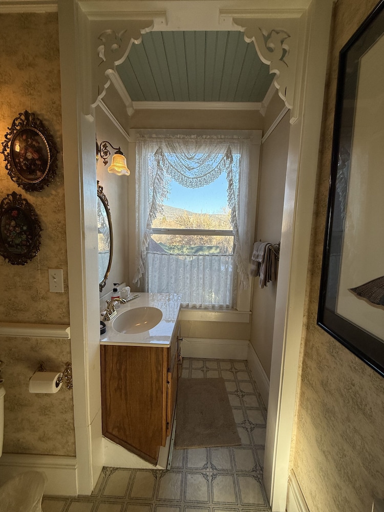Roseberry House Bed & Breakfast