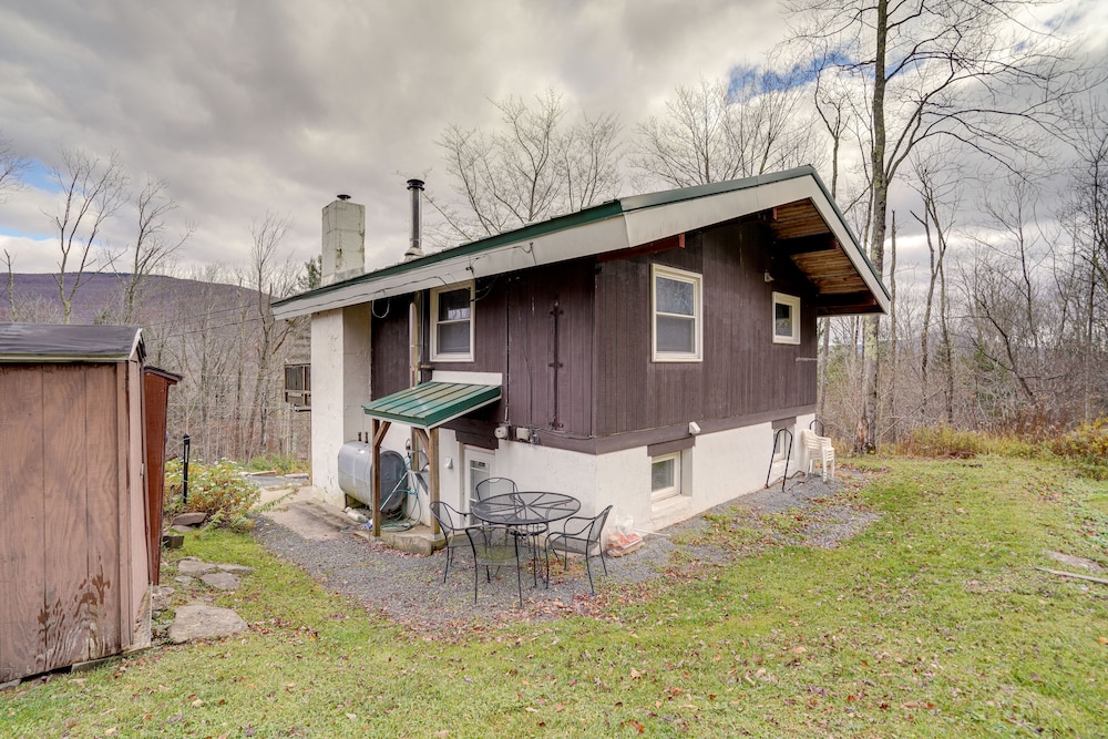 Hunter Mountain Home < 1 Mi to Ski Resort! view 4