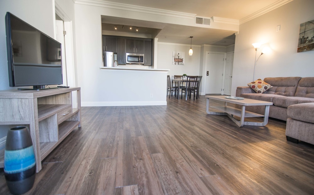 Prime Walking Distance to UCLA N309