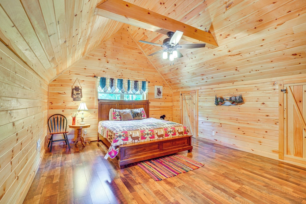Cozy Cabin w/ Hot Tub < Half-mi to Douglas Lake! view 4