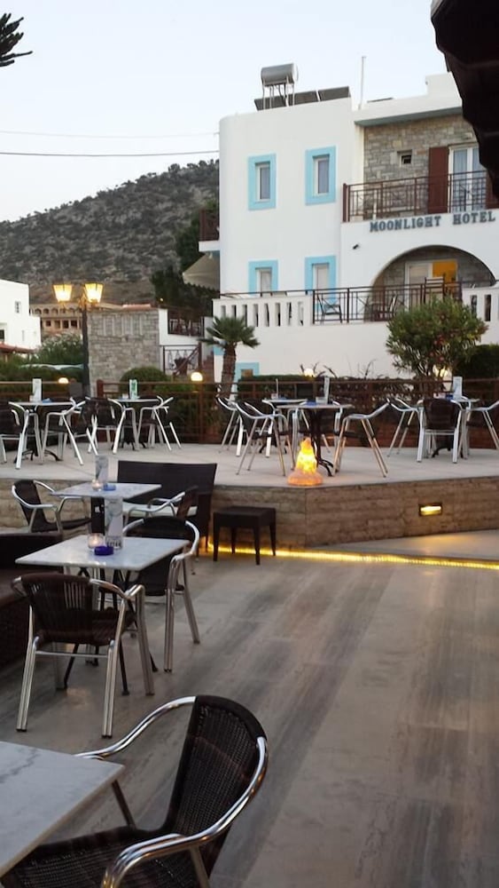 Moonlight Hotel photo 2