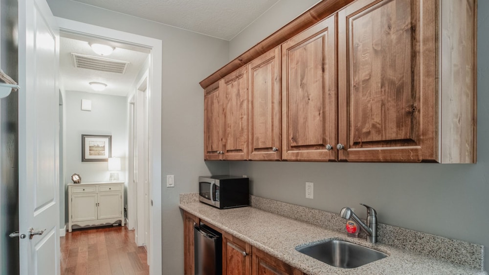 Paradise Village 3 - Grand View Estates