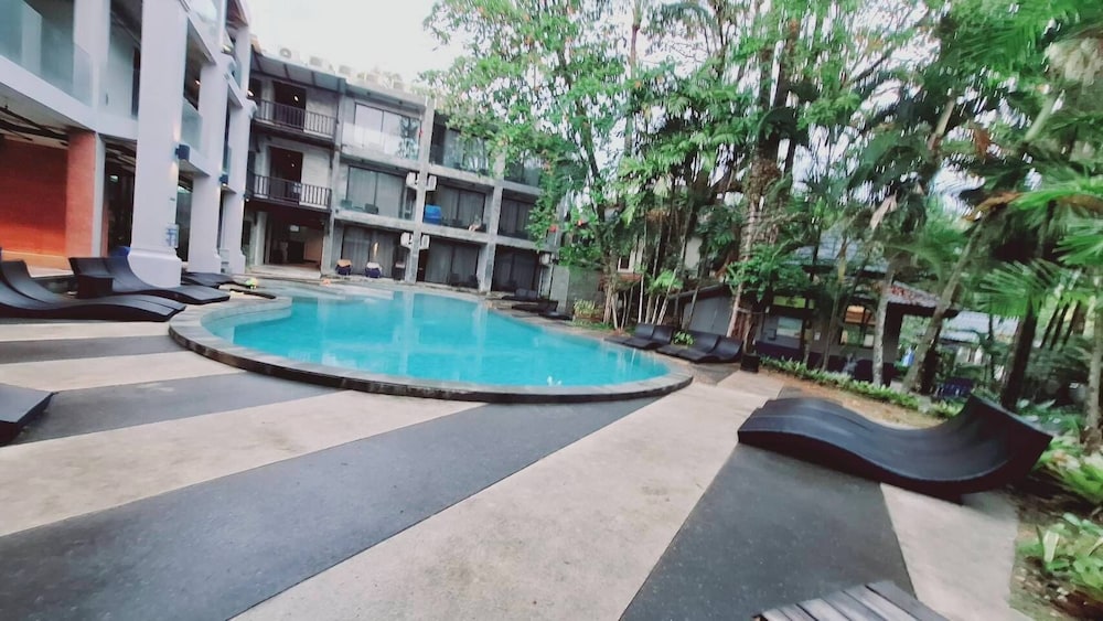 Private 2 Bedrooms Villa Near Waterfall in Khao Lak-terrace Large Bubble Jacuzzi