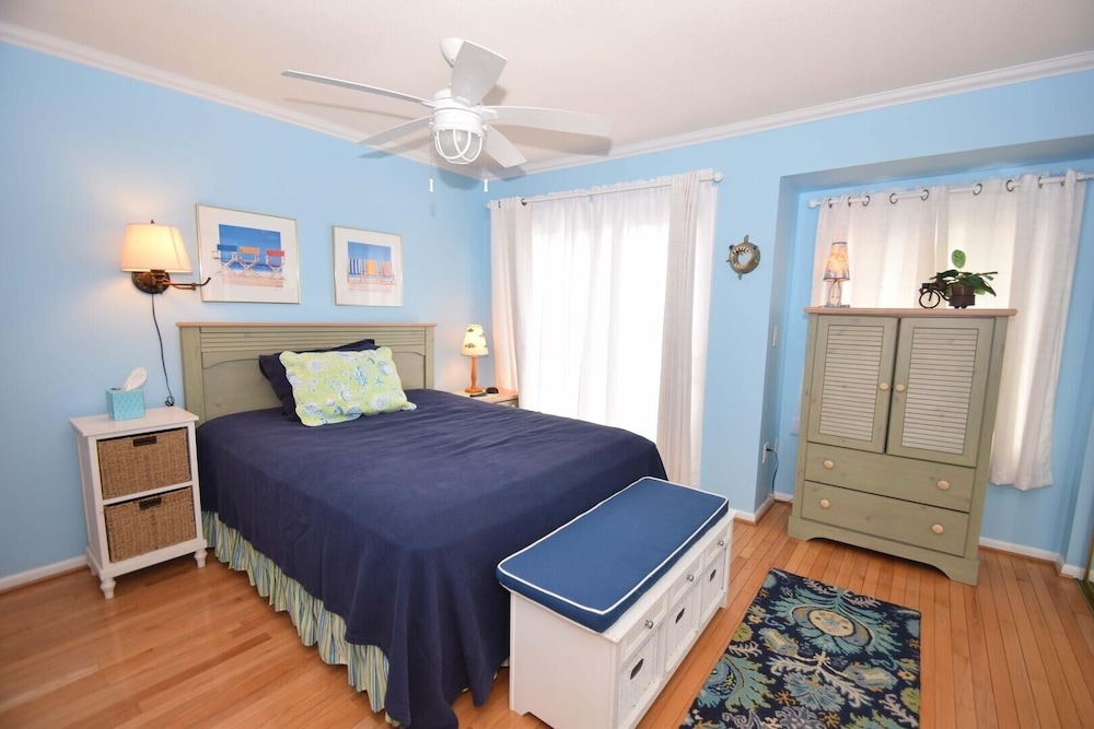 Harbour Island 46G 2 Br townhouse by RedAwning