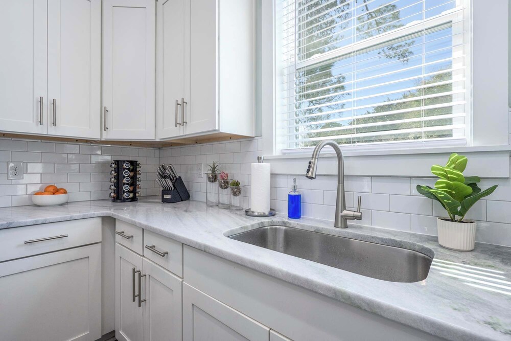 Beach to Bay 3BR Retreat - Cowboy Pool & Golf Cart