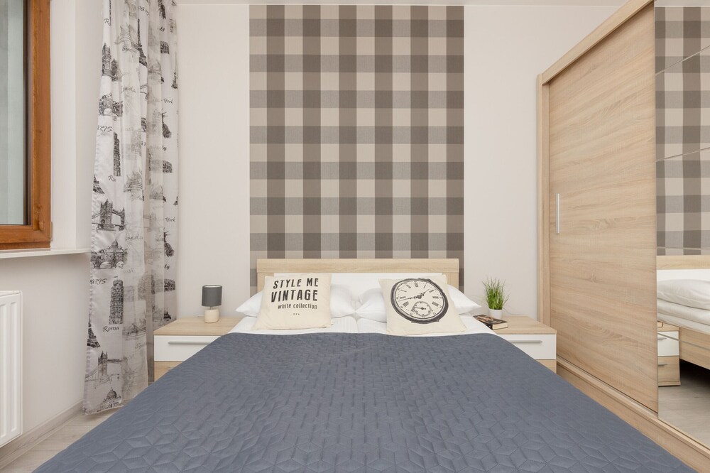 Lazurowa Warsaw & Parking by Renters view 4