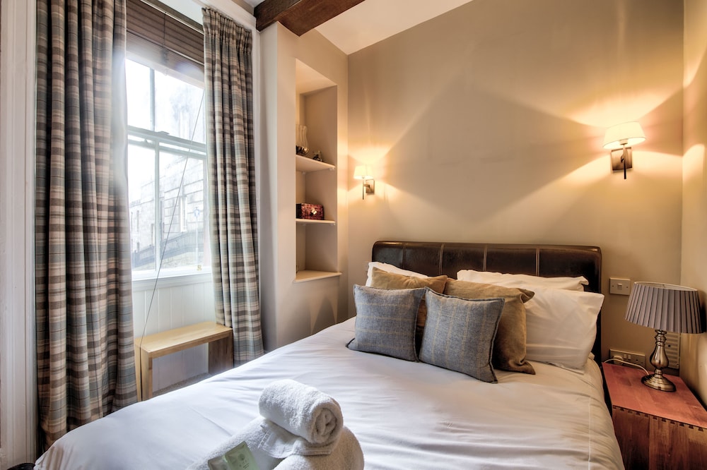 St Stephen Street Apartment view 4