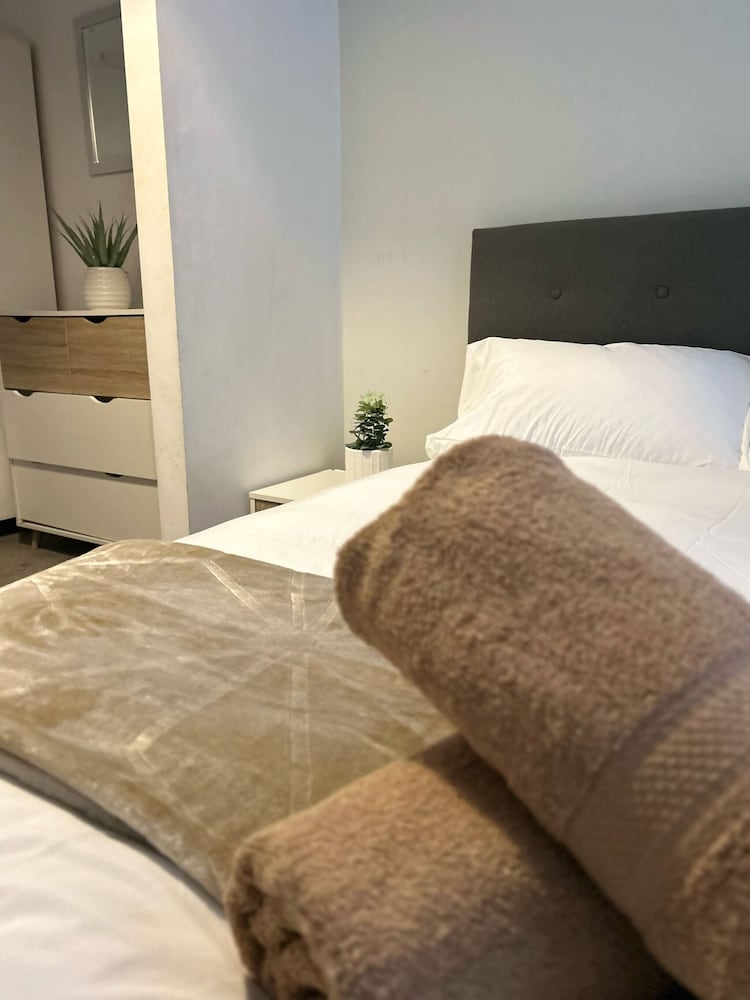 The Dyche - Central Manchester Spacious Apartment - Local Attractions