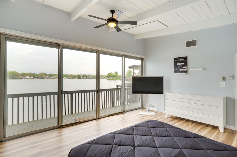 Riverfront Elkhart Rental: Deck & Ping Pong Table! view 2