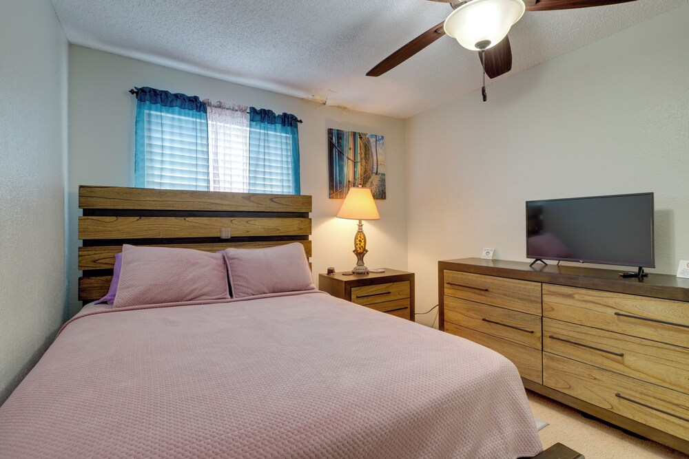 Houston Townhome 4 Mi to Airport: Central Location