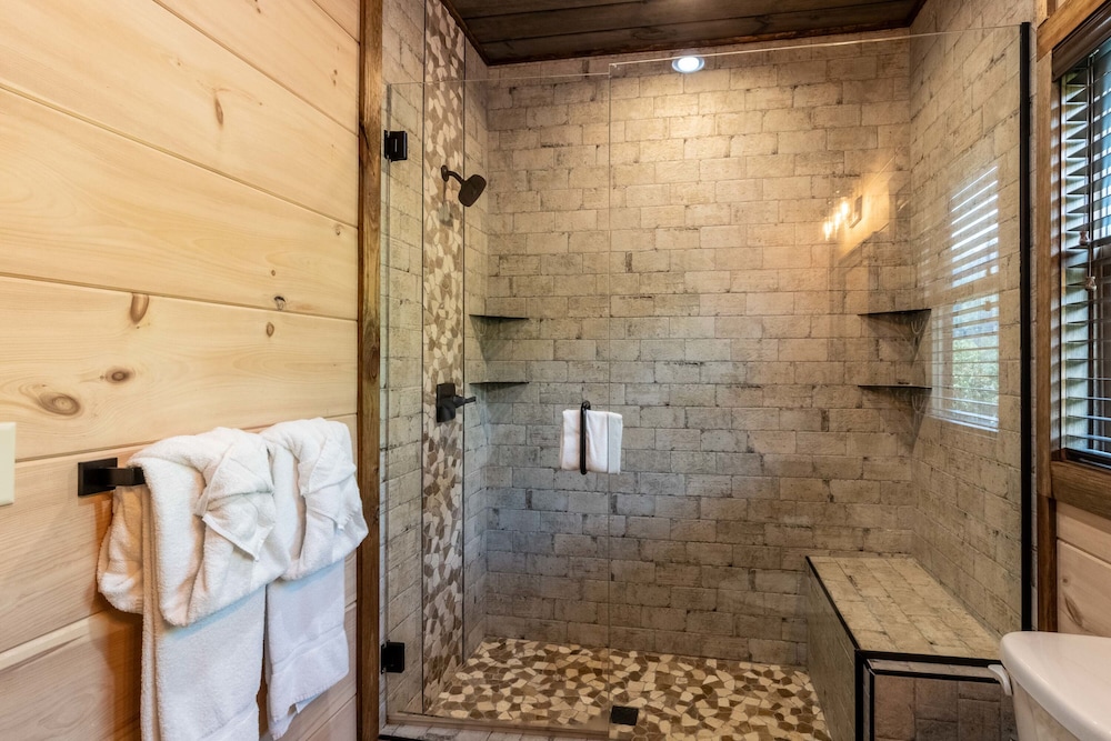 Raccoon Ridge Retreat - Gatlinburg Mountain Escape