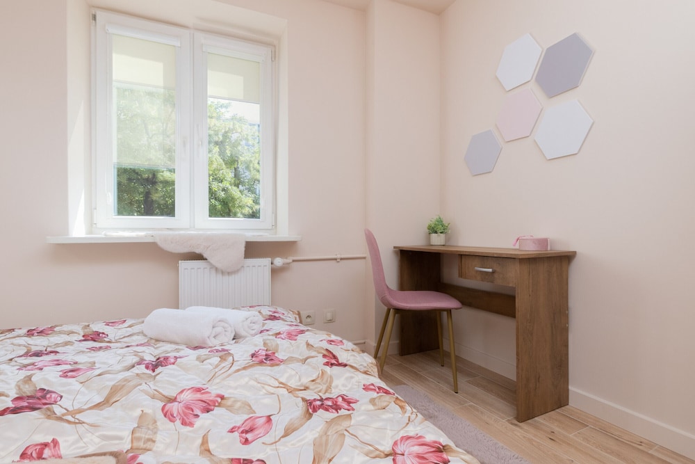 Apartment Rejtana Warszawa by Renters view 4