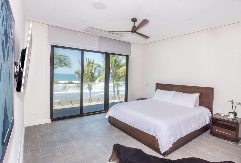 Beachfront Casa Buena Onda - Hermosa Palms 5