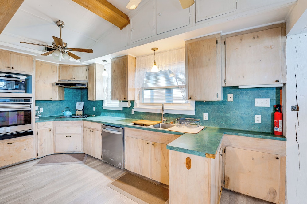 Gulf Coast Cottage w/ Beach Access: Fish & Paddle!