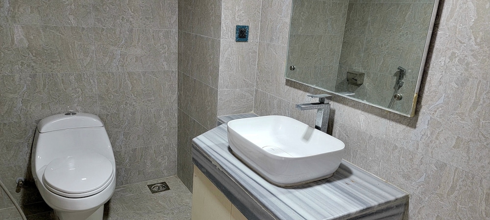 Luxurious 3-bhk Highly Secured & Close to Airport