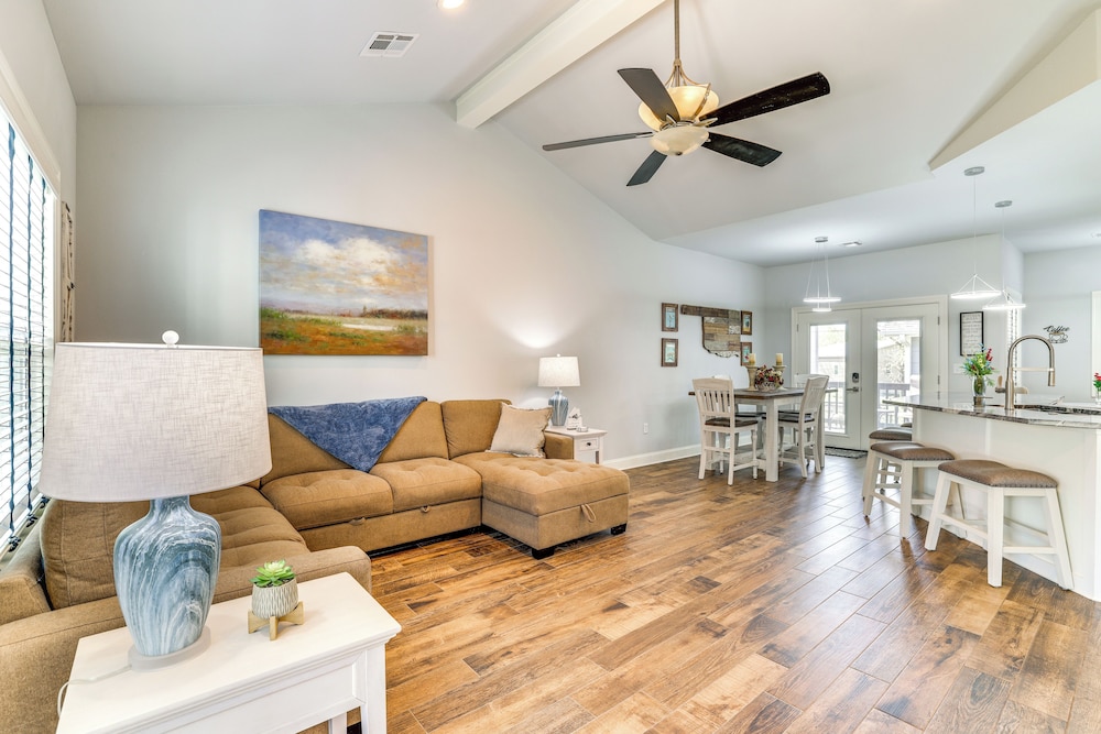 < 1 Mi to Golf & Marina: Inviting Home in Afton!