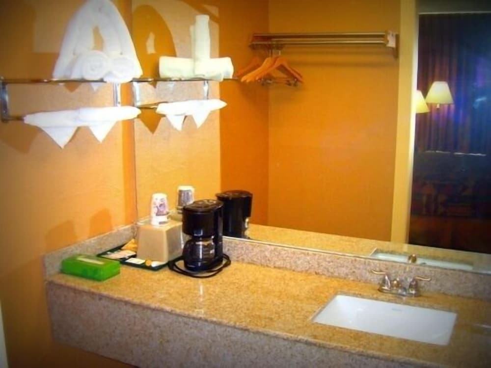 Birmingham Vacations - Parkway Inn of Birmingham - Property Image 10