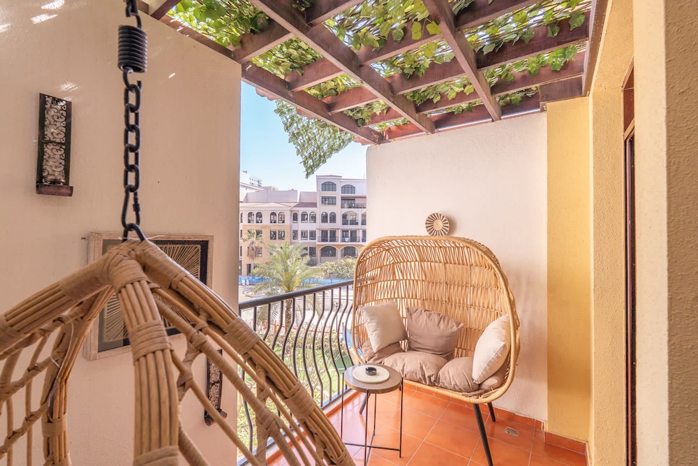 Extravagant Studio Stay for 2 in JVC