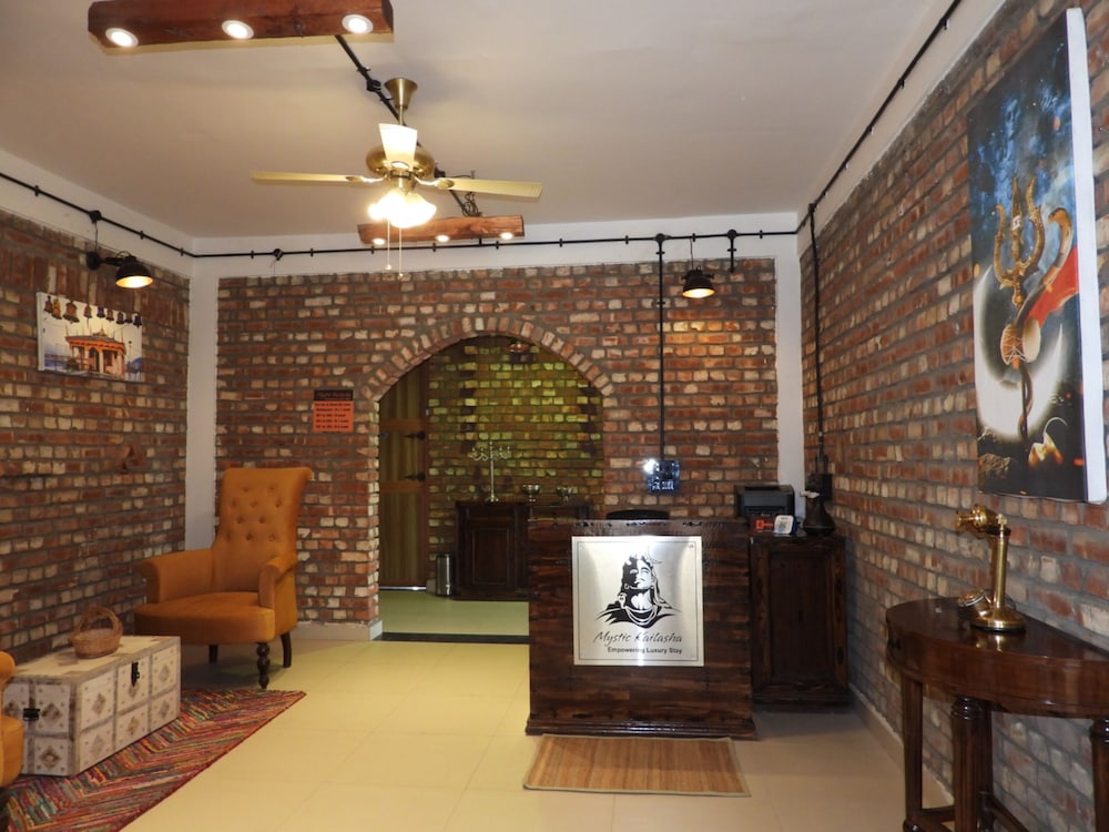 Lobby & Reception