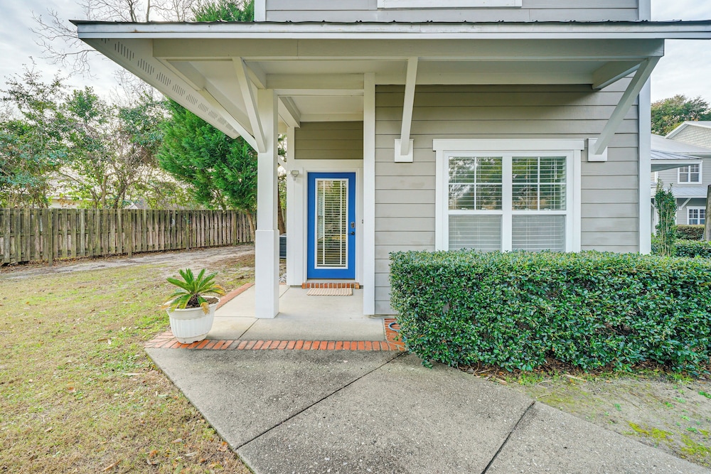 4 Mi to Ocean: Modern Townhome in Wilmington!