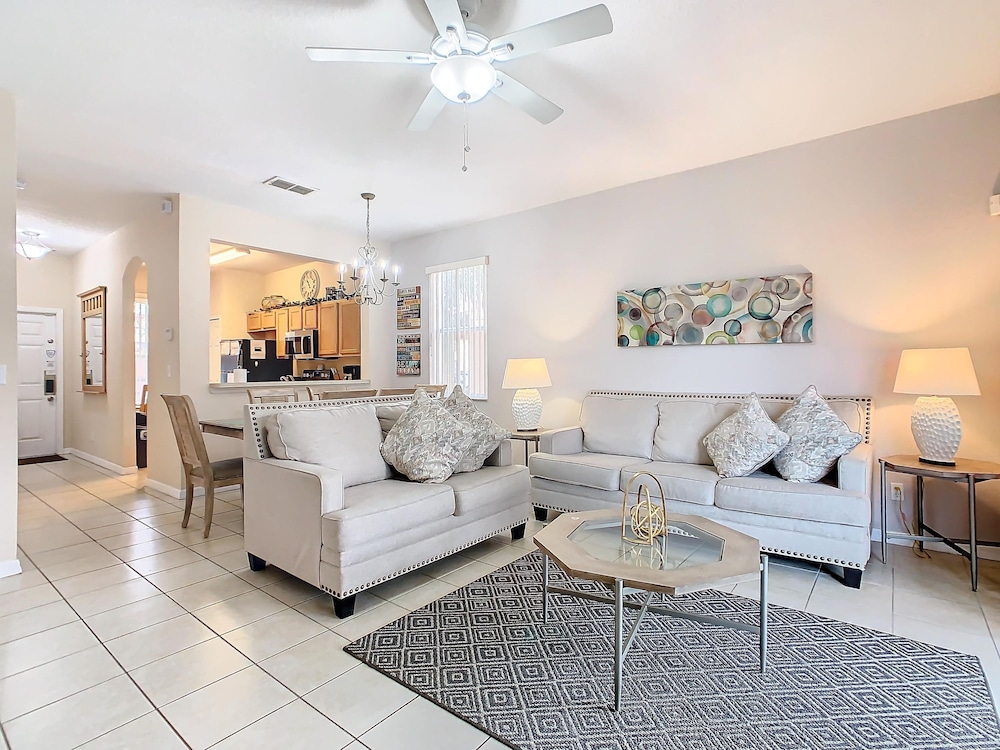 Family Getaway 4BR Townhome by Old Town