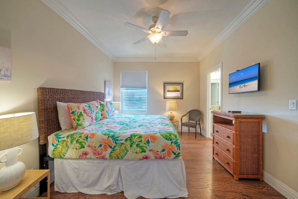 Palm Palace by Avantstay Pool Amazing Old Town Location