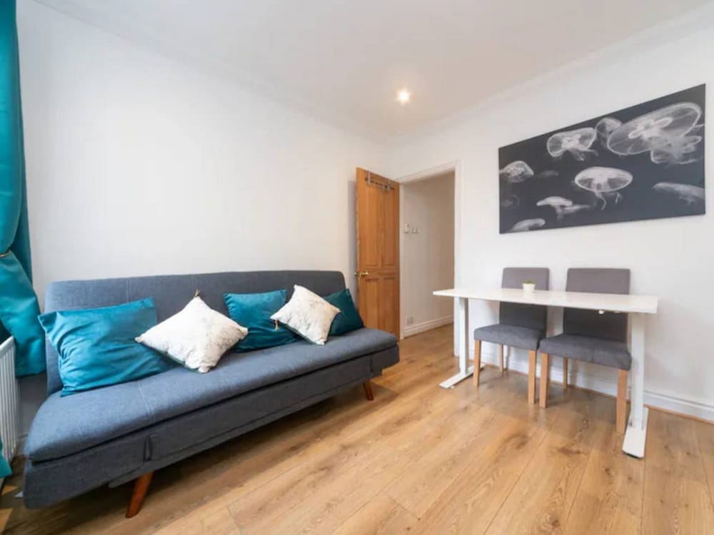 Charming Period Home Near Surbiton With Garden