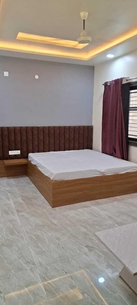 Hotel Keshav
