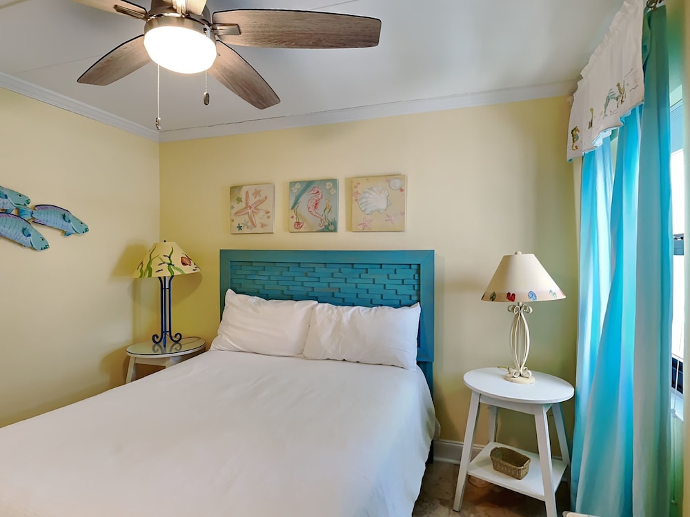 Ocean Breeze West by Southern Vacation Rentals