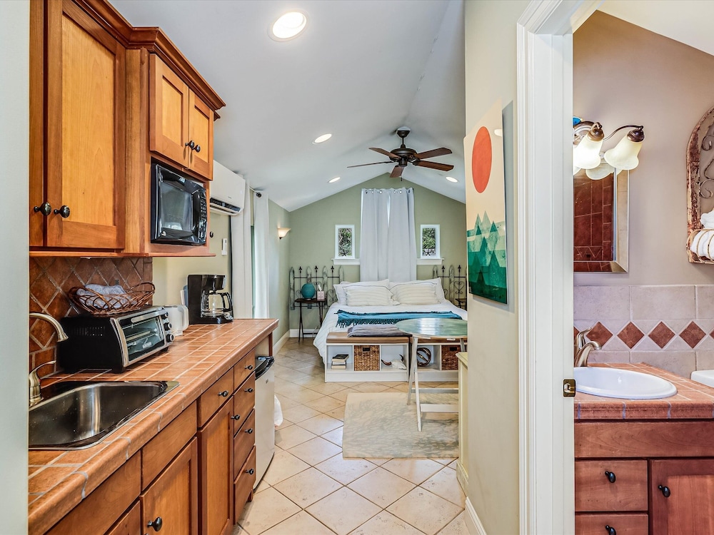 Rockport Treehouse 1 Bedroom Home