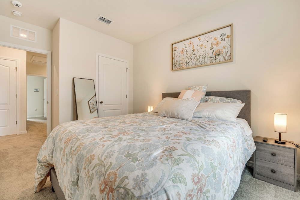 Davenport Home w/ Pool Access & Patio!