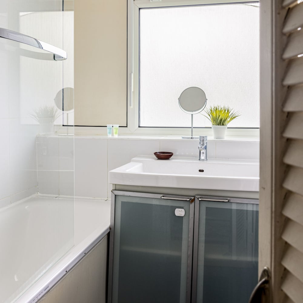 2-bed by Battersea Park