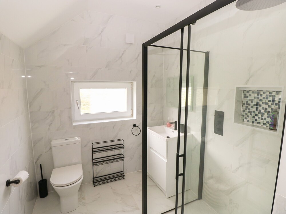 2 Salt Cottage