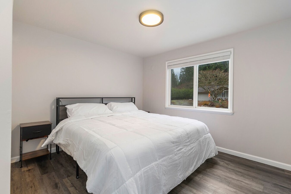 Quiet 3BR Retreat Near Woodinville Wine Country