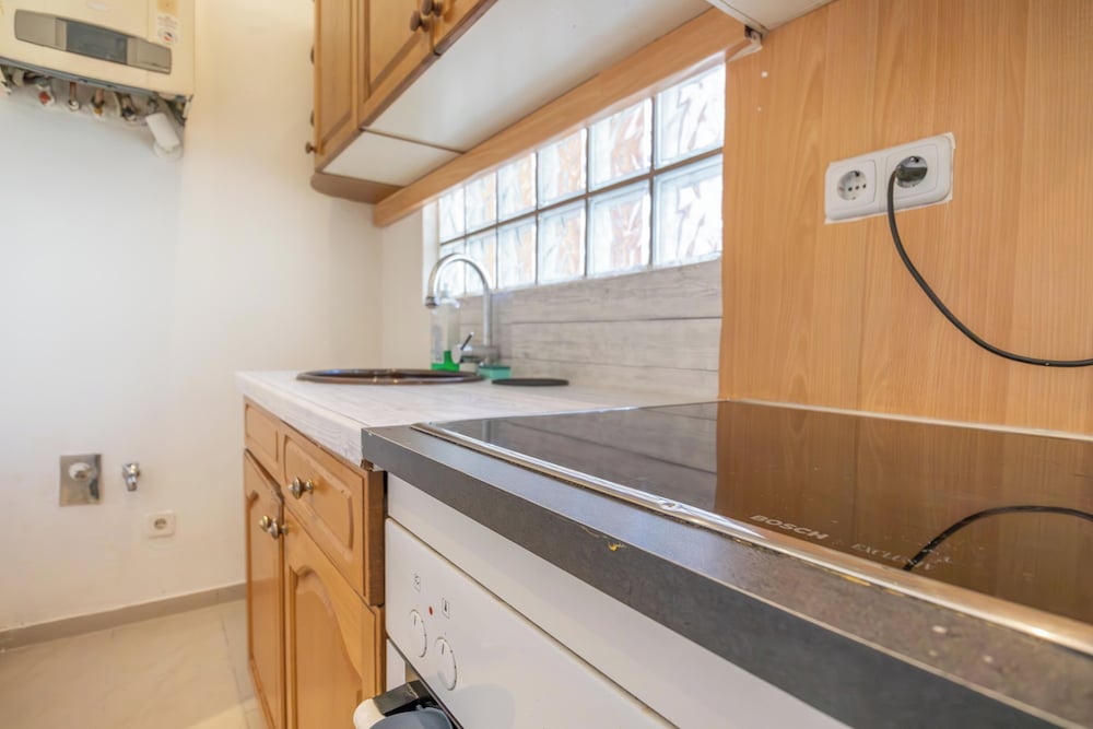 Chic 2BR Retreat Near Belvedere Palace