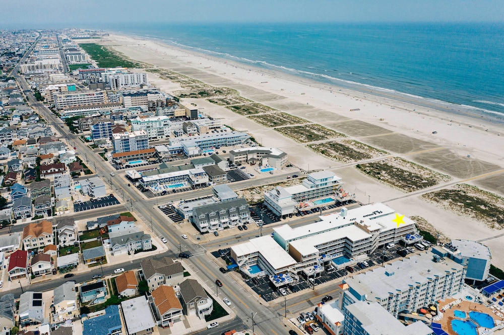 Walk to Wildwood Beach: Oceanfront Condo w/ View view 4