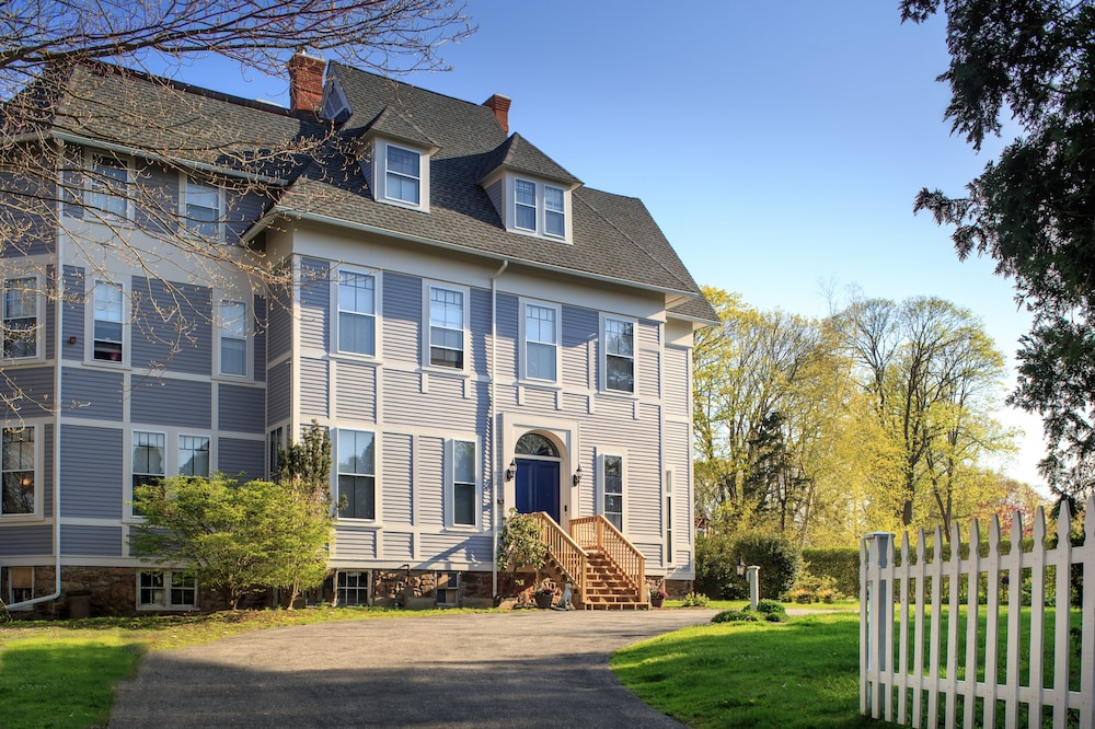 Hotel Admiral Sims House on Catherine St and Mill St - Image 1