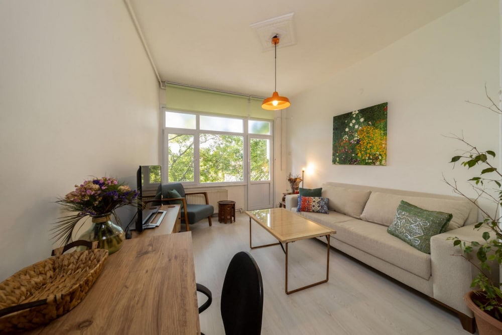 Charming Flat With Refreshing View in Kadikoy