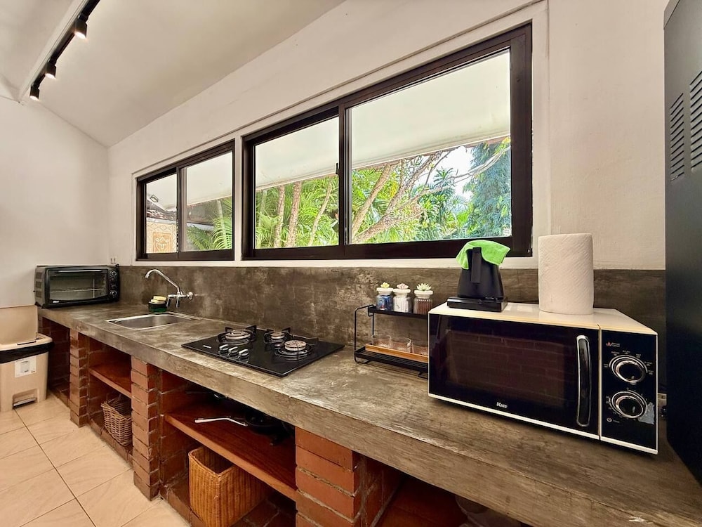 Villa White Orchid