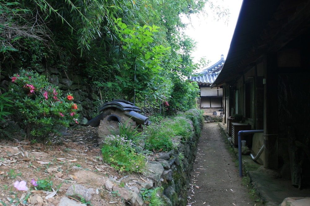 Yi Jin-rae's Historic House