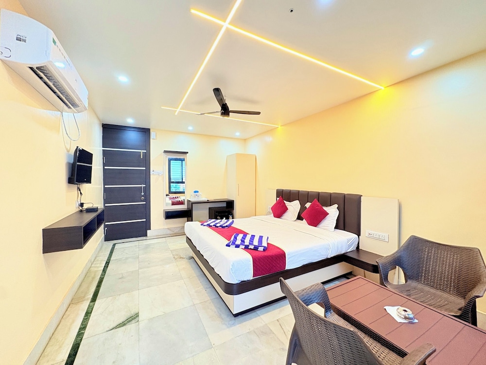 Binapani Hotel & Restaurant Tarapith