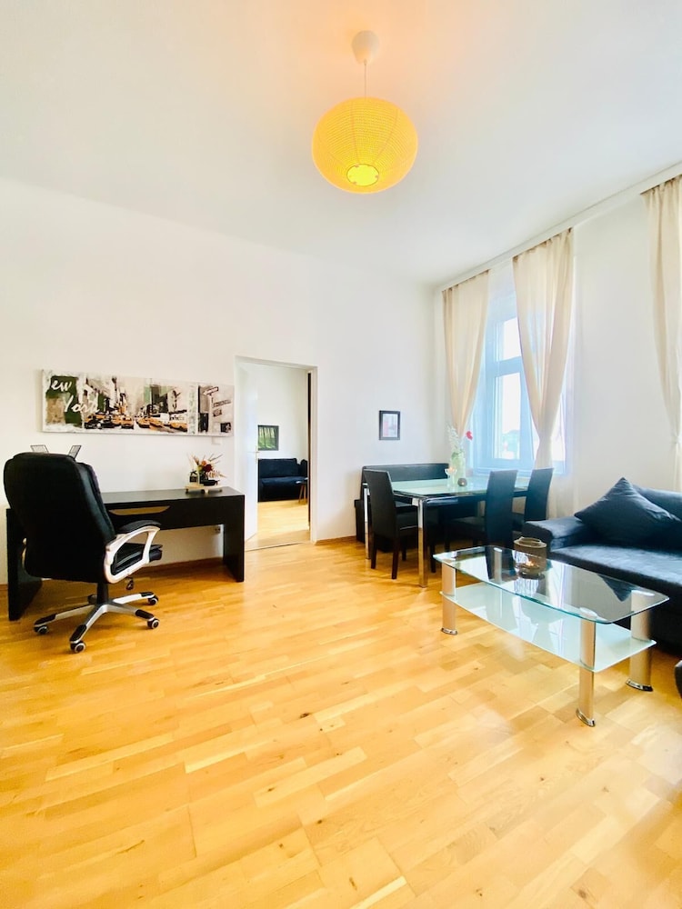 Bright 2BR Apartment Near Westbahnhof