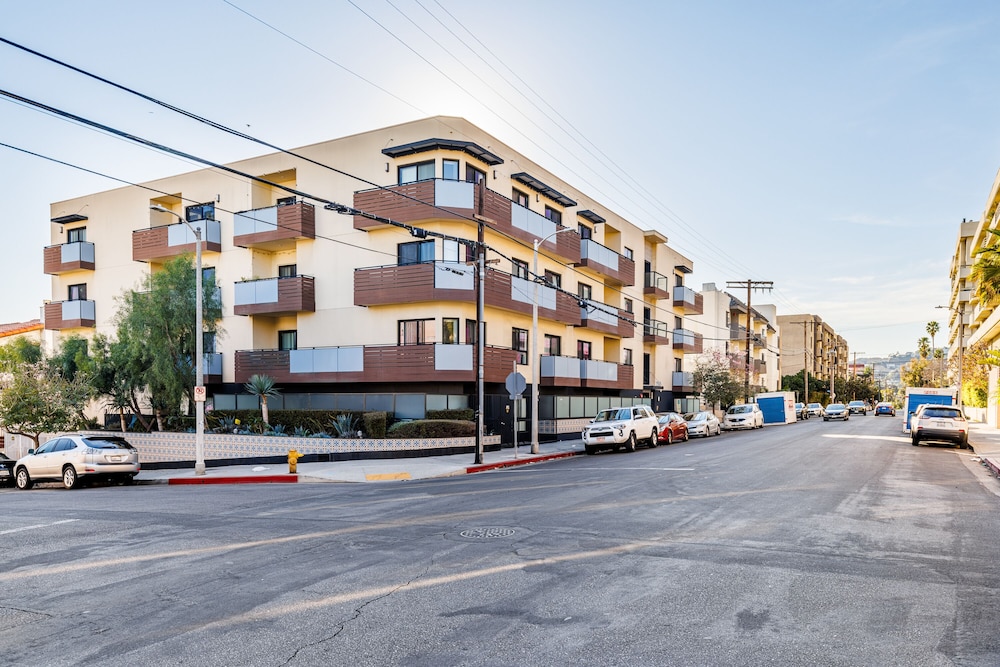 Heaven on Hollywood Boulevard Furnished Apartments