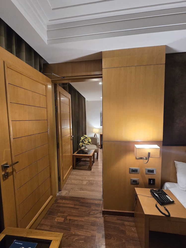 HOTEL SHEMRON