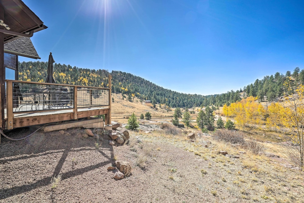 Mtn-view Cabin w/ Deck, 3 Mi to Cripple Creek! - Property Image 3